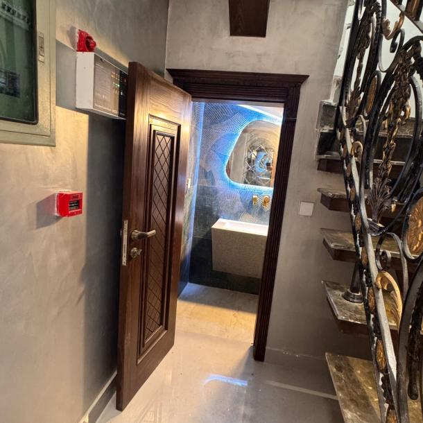 Prime Loacation 10 Marla Modern House For sale in DHA Phase 7, Lahore Pakistan-23