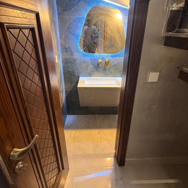 Prime Loacation 10 Marla Modern House For sale in DHA Phase 7, Lahore Pakistan-20
