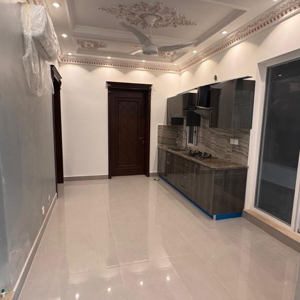 Prime Loacation 10 Marla Modern House For sale in DHA Phase 7, Lahore Pakistan-13