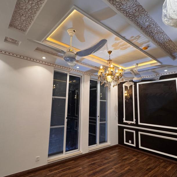 Prime Loacation 10 Marla Modern House For sale in DHA Phase 7, Lahore Pakistan-12