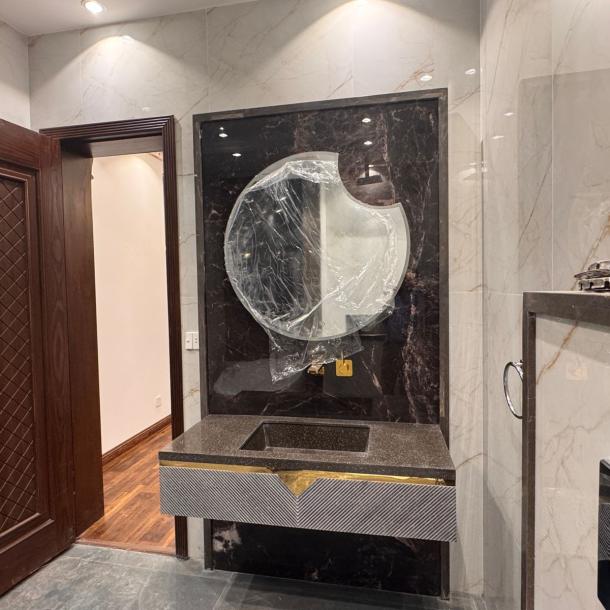 Prime Loacation 10 Marla Modern House For sale in DHA Phase 7, Lahore Pakistan-25