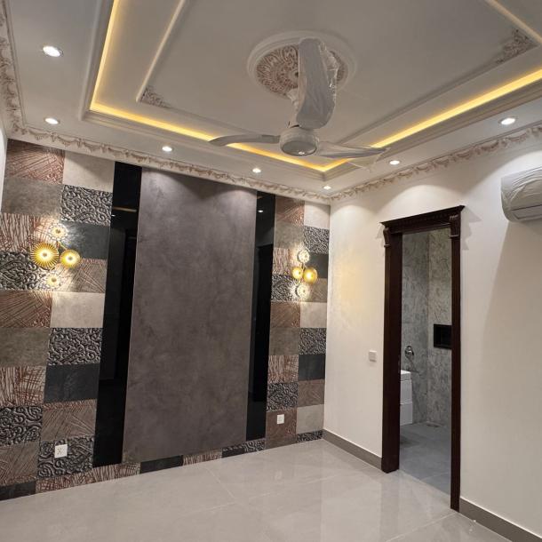 Prime Loacation 10 Marla Modern House For sale in DHA Phase 7, Lahore Pakistan-11