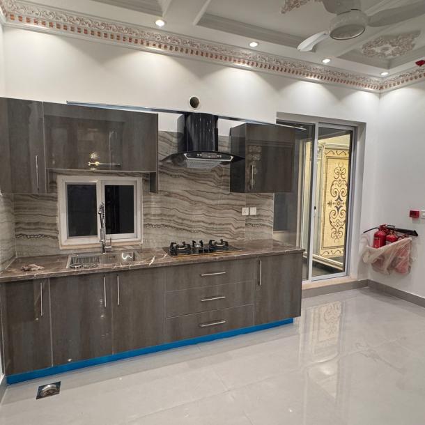 Prime Loacation 10 Marla Modern House For sale in DHA Phase 7, Lahore Pakistan-10