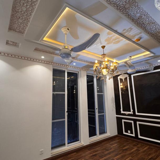 Prime Loacation 10 Marla Modern House For sale in DHA Phase 7, Lahore Pakistan-7