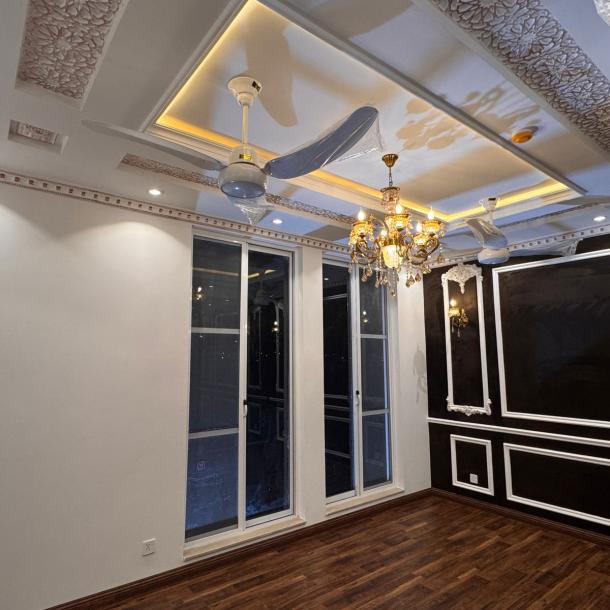 Prime Loacation 10 Marla Modern House For sale in DHA Phase 7, Lahore Pakistan-6