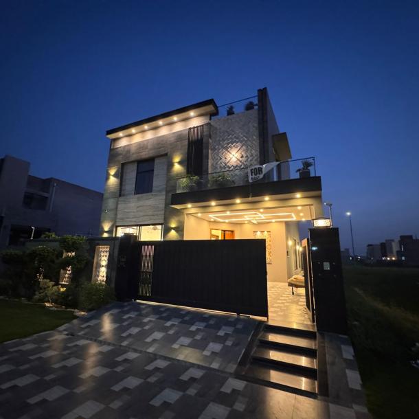 10 Marla Classical Style House For sale in DHA Phase 7 Lahore Pakistan-2