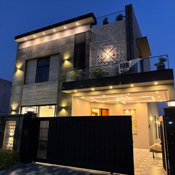10 Marla Classical Style House For sale in DHA Phase 7 Lahore Pakistan-1