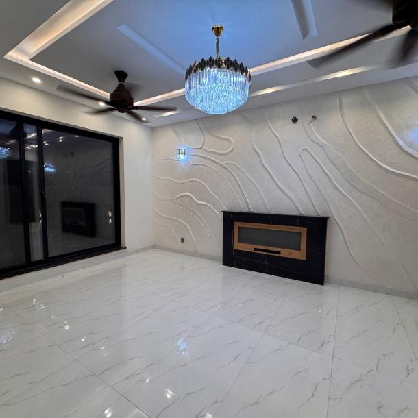 10 Marla Classical Style House For sale in DHA Phase 7 Lahore Pakistan-4