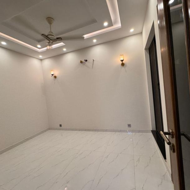 10 Marla Classical Style House For sale in DHA Phase 7 Lahore Pakistan-9