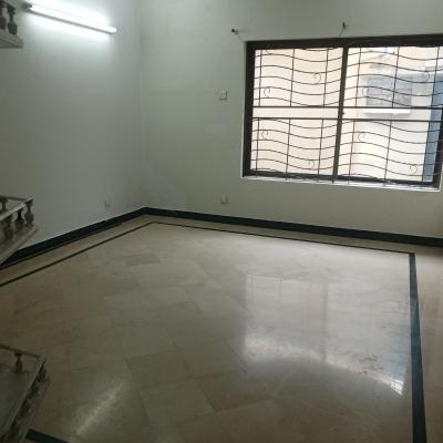 1 Kanal Upper Portion for Rent DHA Phase 4 Lahore