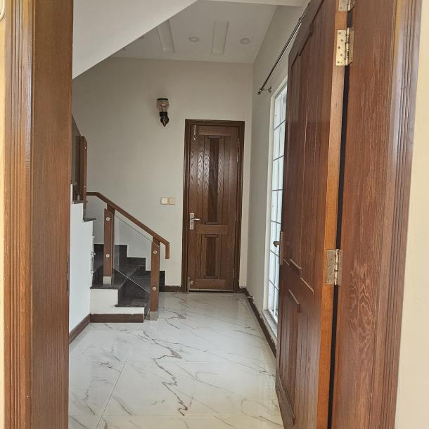 Prime Location 1 Kanal Brand New Upper Portion For Rent-3