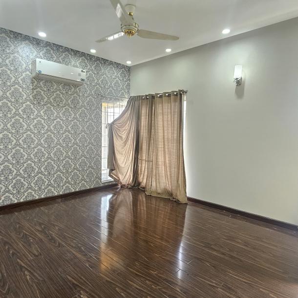 Prime Location 1 Kanal Brand New Upper Portion For Rent-14