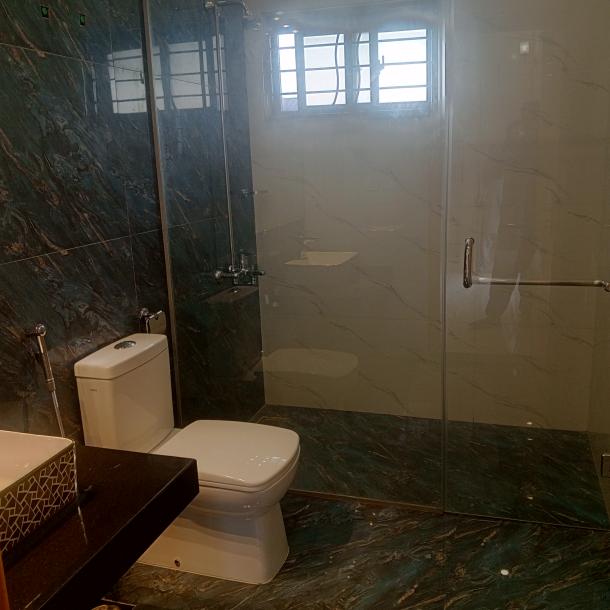 DHA Phase 7 1 Kanal Brand New Upper Portion For Rent-6