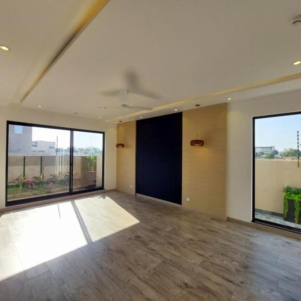 1 Kanal Facing Park Luxury Modern House for Sale-14