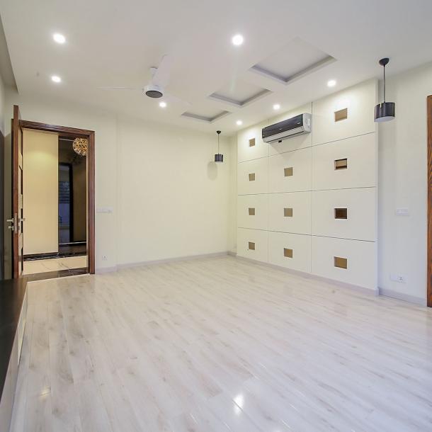 Corner Full Basement 1 Kanal Ultra Modern Luxury Bungalow For Sale-9