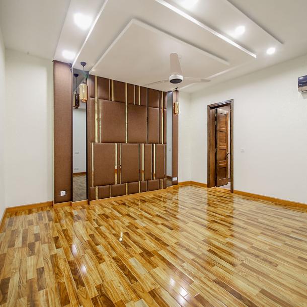 Corner Full Basement 1 Kanal Ultra Modern Luxury Bungalow For Sale-14