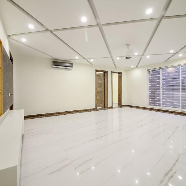 Corner Full Basement 1 Kanal Ultra Modern Luxury Bungalow For Sale-16