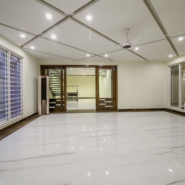 Corner Full Basement 1 Kanal Ultra Modern Luxury Bungalow For Sale-18