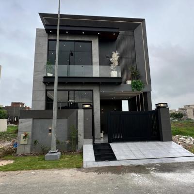 Original Pic 5 Marla Back Park Beautiful Luxury Living House for Sale