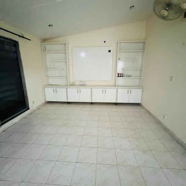 Well Maintained 10 Marla Apartment Available For Rent In Askari 10-1