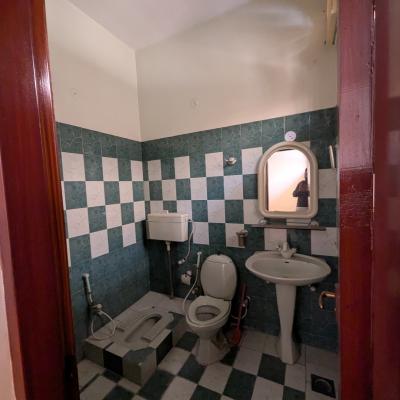 DHA Phase 1 Beautiful 1 Kanal Upper Portion Available For Rent