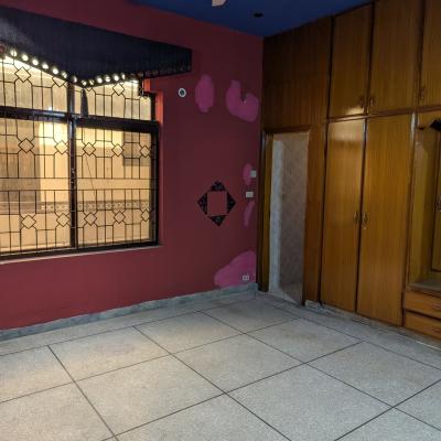 DHA Phase 1 Beautiful 1 Kanal Upper Portion Available For Rent