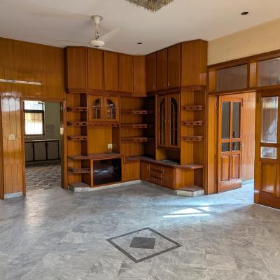 DHA Phase 1 Beautiful 1 Kanal Upper Portion Available For Rent