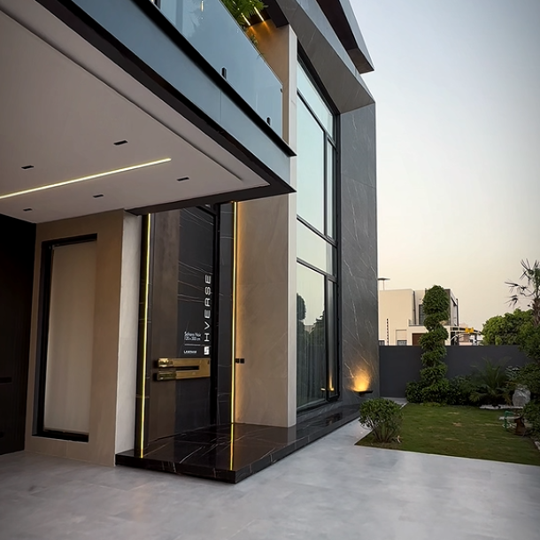 Luxurious 1 Kanal Beautiful House Availabel For Sale In DHA Lahore Phase 6-3