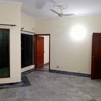 Low Price 10 Marla Upper Portion Available For Rent In DHA Lahore Phase 4