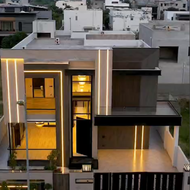 Beautiful 10 Marla Beautiful House Available For Sale In DHA Lahore Phase 7-2