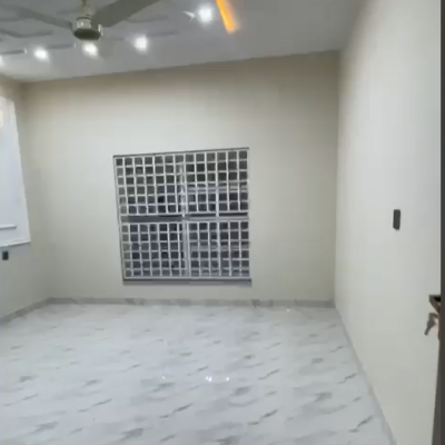 Urgent 4 Bedrooms Flat Is Available For Sale In Askari 10