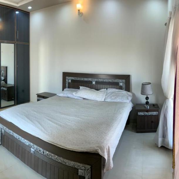Low Price 1 Kanal House Available For Sale In DHA Lahore Phase 4-3