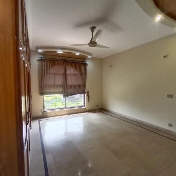 Prime Location 1 Kanal Upper Portion For Rent In DHA Lahore Phase 2-2