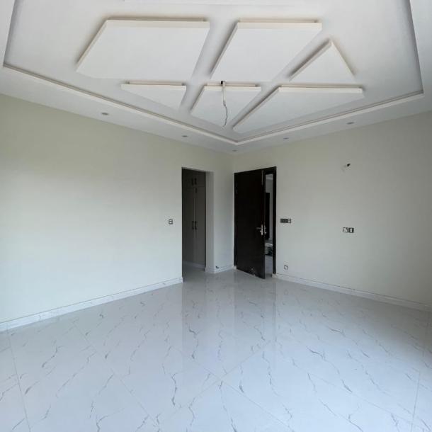 Urgent 4 Bedrooms Flat Is Available For Sale In Askari 10-1