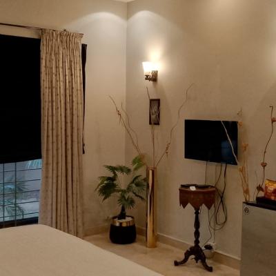 DHA Phase 4 Beautiful 1 Kanal Prime Location Used House Available For Sale In DHA Lahore Phase 4