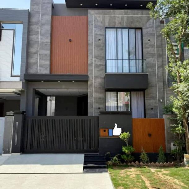 Beautiful 5 Marla House Available For Sale In DHA Lahore 9 Town-1
