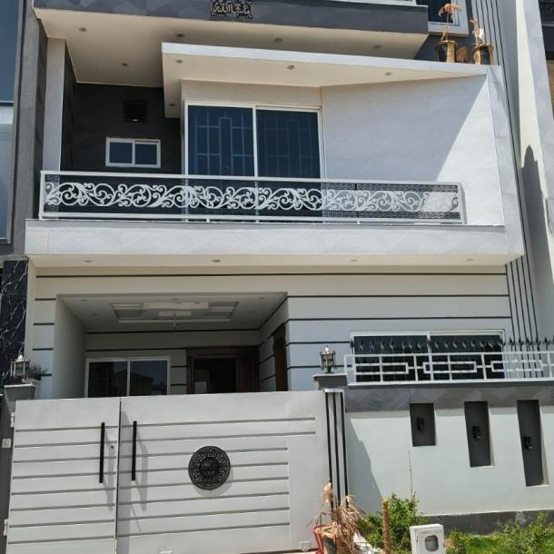 Prime Location 5 Marla House Available For Sale In Faisal Town Block C-2