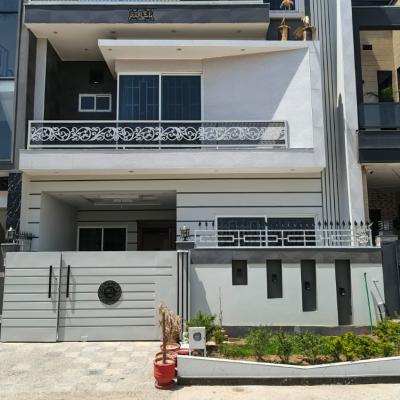 Prime Location 5 Marla House Available For Sale In Faisal Town Block C