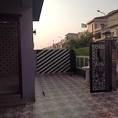 10 Marla upper portion House For Rent plantnium block Demand 60k