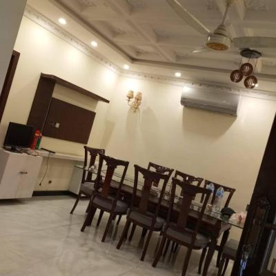 Modern Lower Portion in DHA Phase 7 - 10 Marla, Fully Furnished