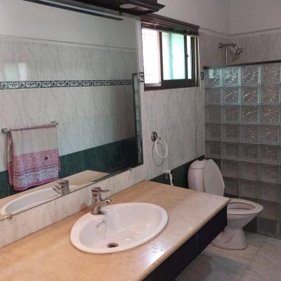 Spacious 1 Kanal Upper Portion For Rent in DHA Phase 1 - 3 Beds, 3 Baths