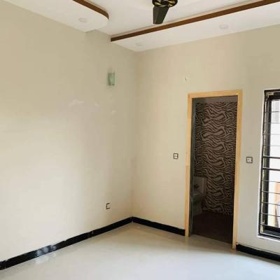 4 Marla House For sale in Paragon City barki road Lahore demand 175 with 3 beds