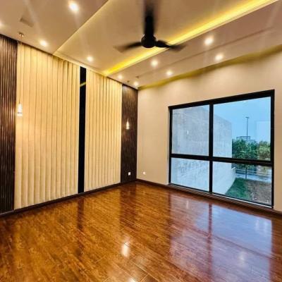 10 Marla Magnificent Bungalow in Bahria Orchard Central Block at a very reasonable Price 4.5 crore Just Buy and Live