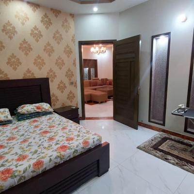 10 Lower Portion Fully Furnished 2 Bedrooms Drawing Room Tv Loungh Kitchen Totally Tiles Floor Hot Location