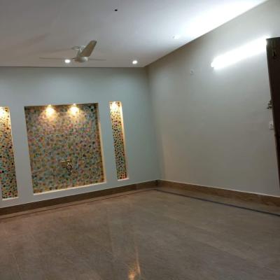 6 Marla Brand New 3rd floor available for rent