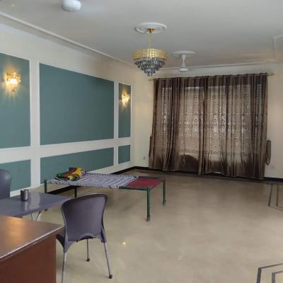 Well-Maintained Lower Portion for Rent – 12 Marla – Johar Town Lahore