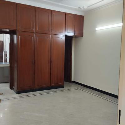 Well-Maintained Lower Portion for Rent – 12 Marla – Johar Town Lahore