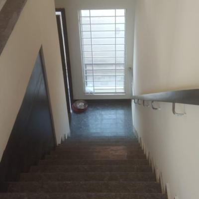 1 Kanal Like Brand New Upper Portion With Separate Entrance