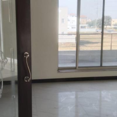 1 Kanal Like Brand New Upper Portion With Separate Entrance