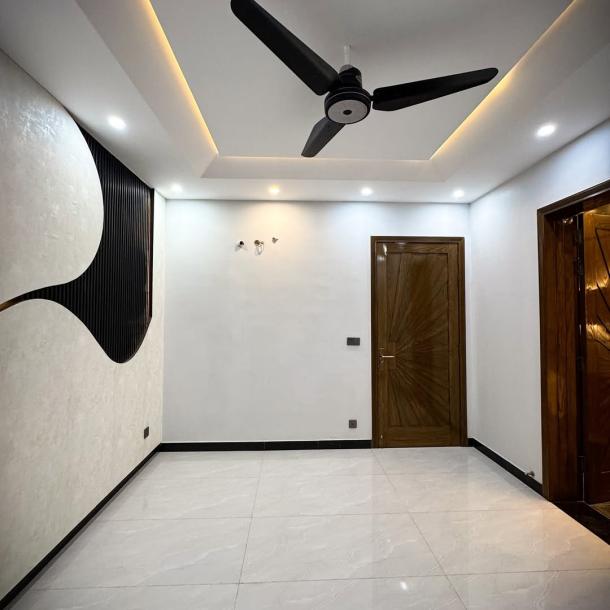 10 Marla House For Sale in DHA Phase 7, Lahore-13